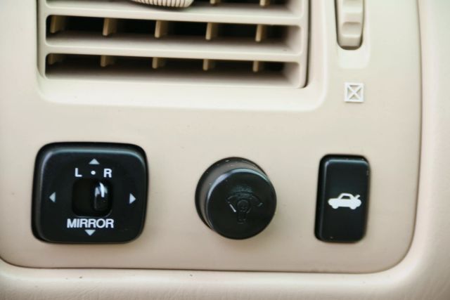 2004 Toyota Avalon - Image 13