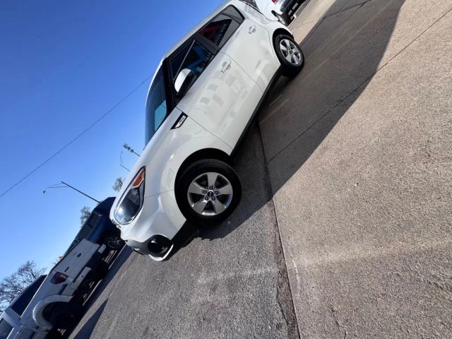 2018 Kia Soul Wagon 4d - Image 7