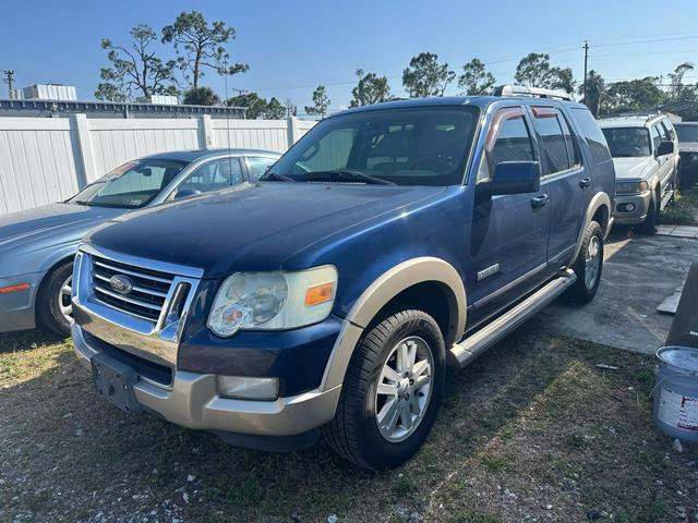 Ford Explorer's photo