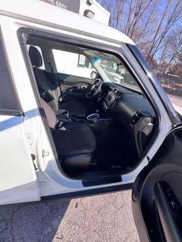 2018 Kia Soul Wagon 4d - Image 16