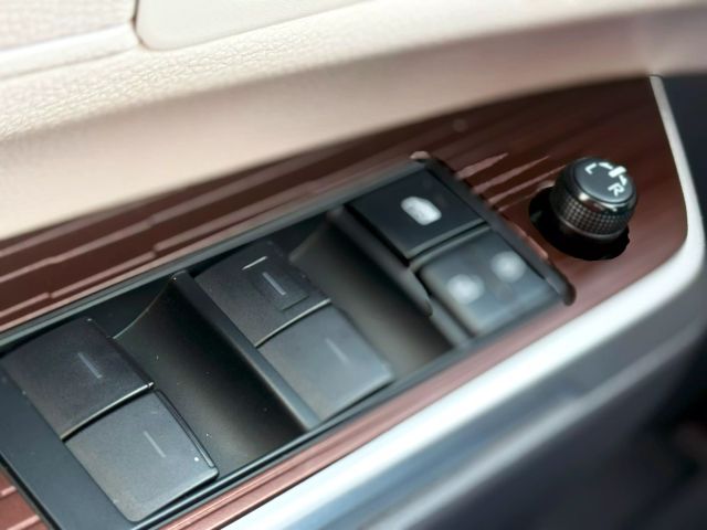 2022 Toyota Sienna - Image 37