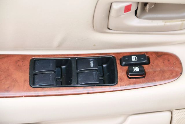 2004 Toyota Avalon - Image 11