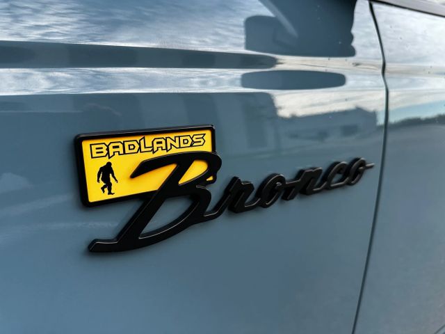 2022 Ford Bronco - Image 31