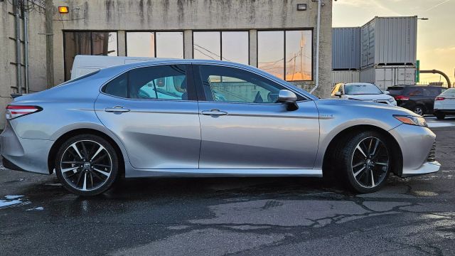 2018 Toyota Camry Hybrid - Image 5