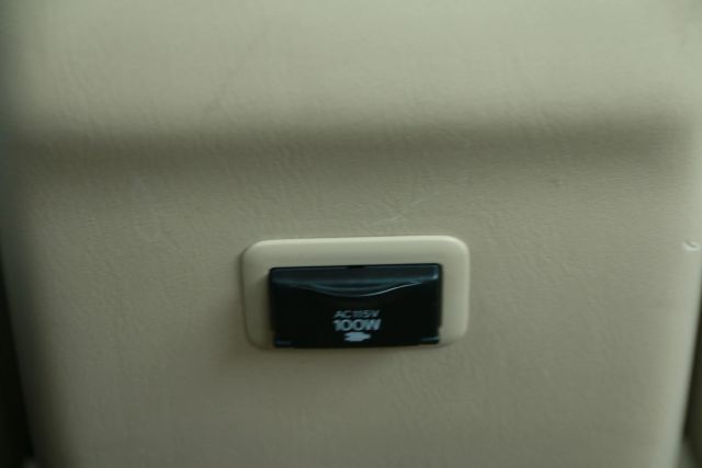 2004 Toyota Avalon - Image 16
