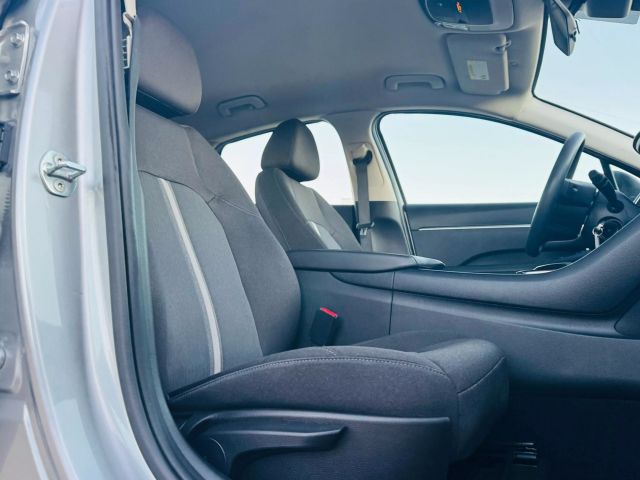 2021 Hyundai Sonata - Image 16