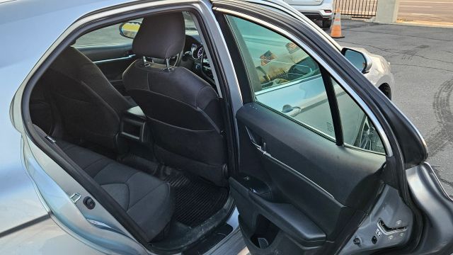 2018 Toyota Camry Hybrid - Image 19
