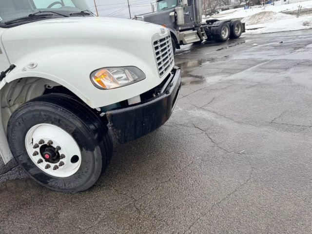 2019 Freightliner M2 - Image 9