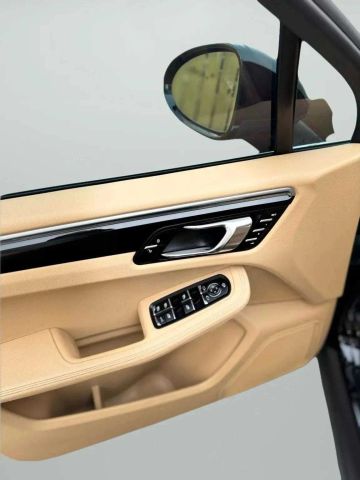 2015 Porsche Macan - Image 36