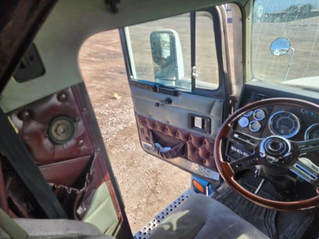 1994 Kenworth Construct T600 - Image 6