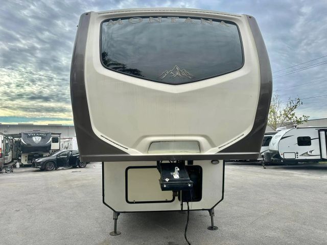 2017 Keystone Montana - Image 2