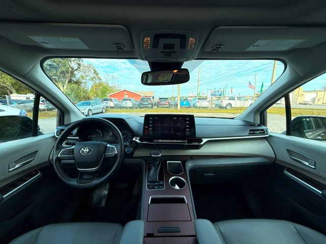 2022 Toyota Sienna - Image 21