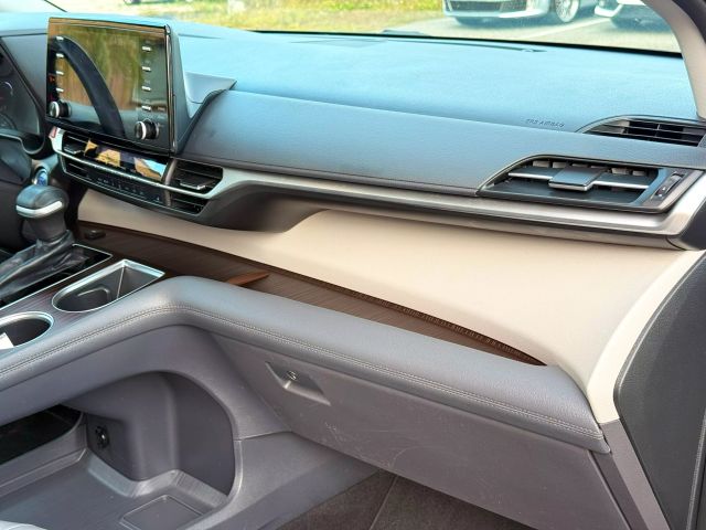 2022 Toyota Sienna - Image 26