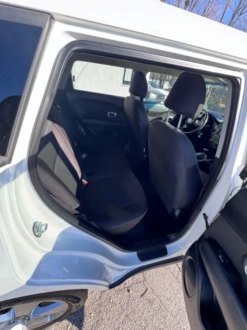 2018 Kia Soul Wagon 4d - Image 14