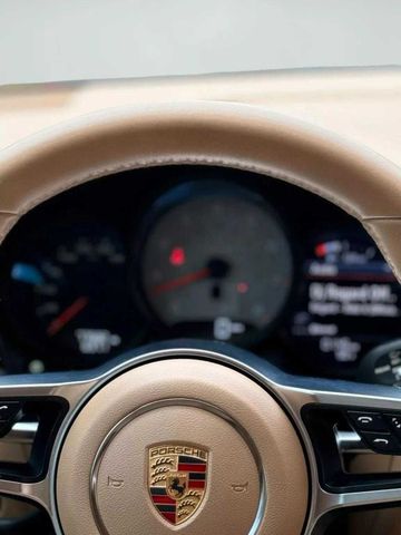 2015 Porsche Macan - Image 21