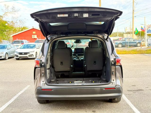 2022 Toyota Sienna - Image 15