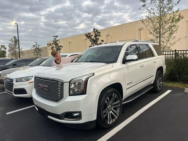 2017 GMC Yukon Denali photo 24