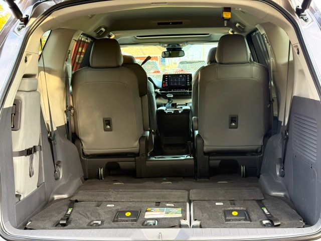 2022 Toyota Sienna - Image 16