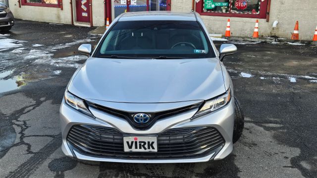 2018 Toyota Camry Hybrid - Image 3