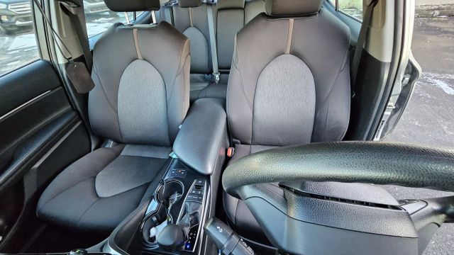 2018 Toyota Camry Hybrid - Image 21
