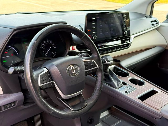 2022 Toyota Sienna - Image 25
