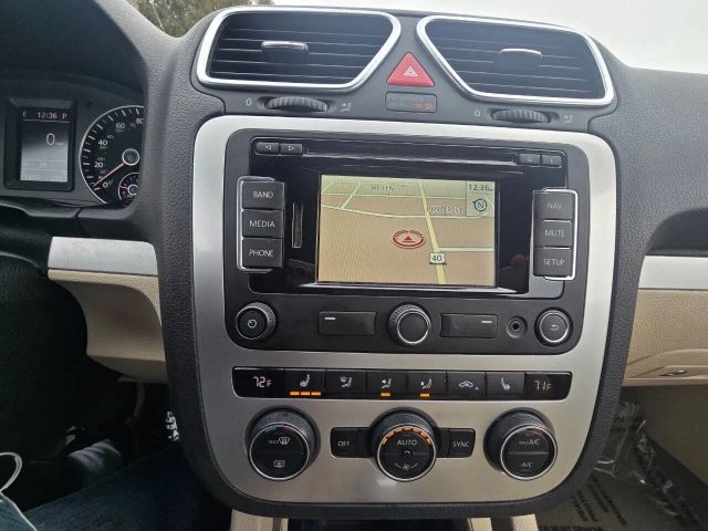 2016 Volkswagen Eos - Image 27