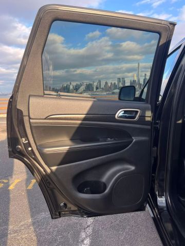 2015 Jeep Grand Cherokee Altitude Sport Utility 4d - Image 40