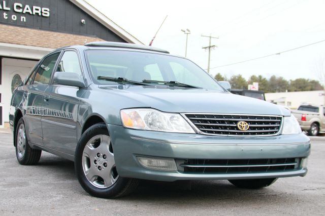 2004 Toyota Avalon - Image 1