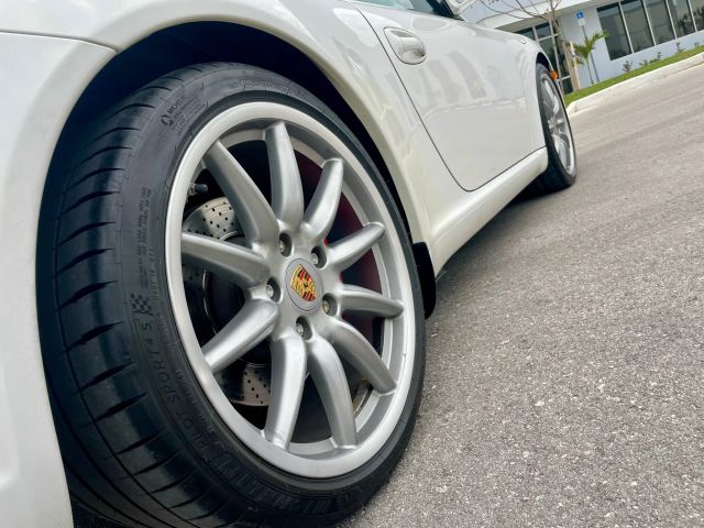 2009 Porsche 911 - Image 13