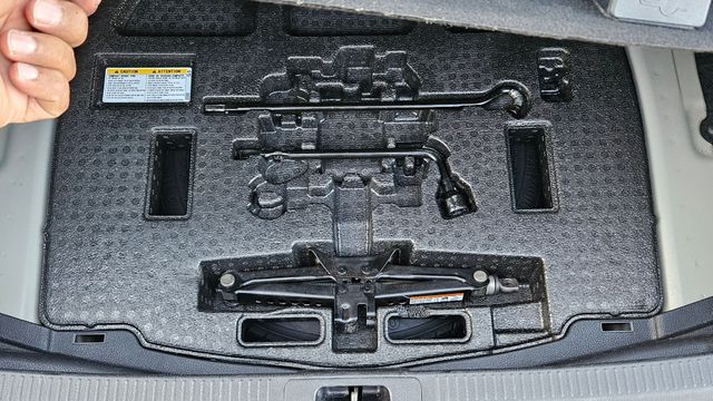 2018 Toyota Camry Hybrid - Image 15