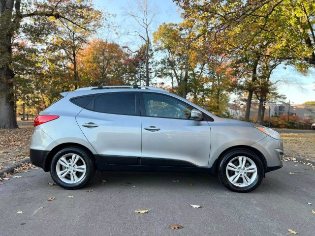 2013 Hyundai Tucson Limited Sport Utility 4d - Image 9