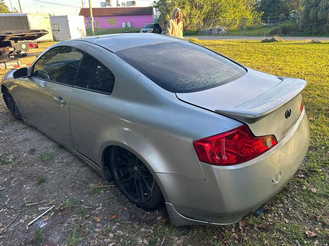 2005 INFINITI G35 Coupe Base photo 2