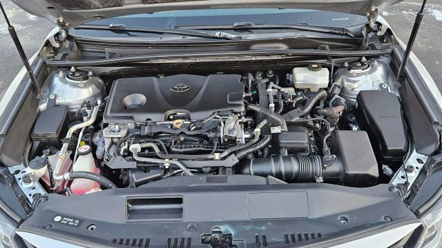 2018 Toyota Camry Hybrid - Image 13