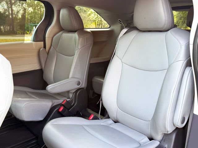 2022 Toyota Sienna - Image 27