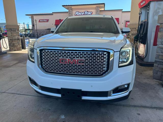 2017 GMC Yukon Denali photo 4