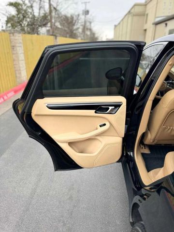 2015 Porsche Macan - Image 18