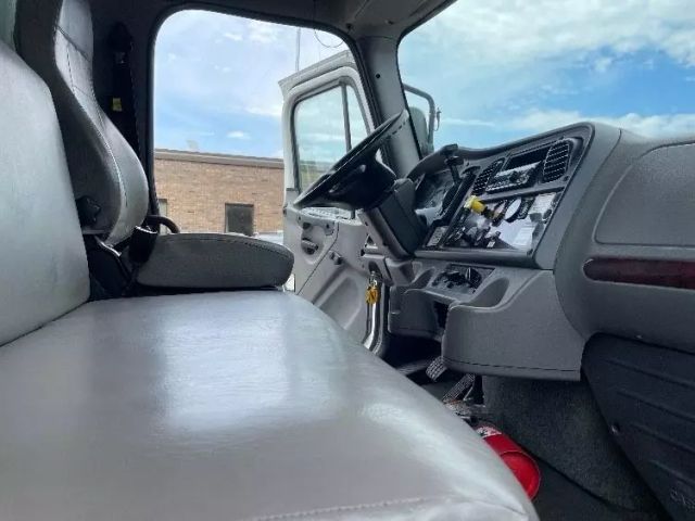 2019 Freightliner M2 - Image 27