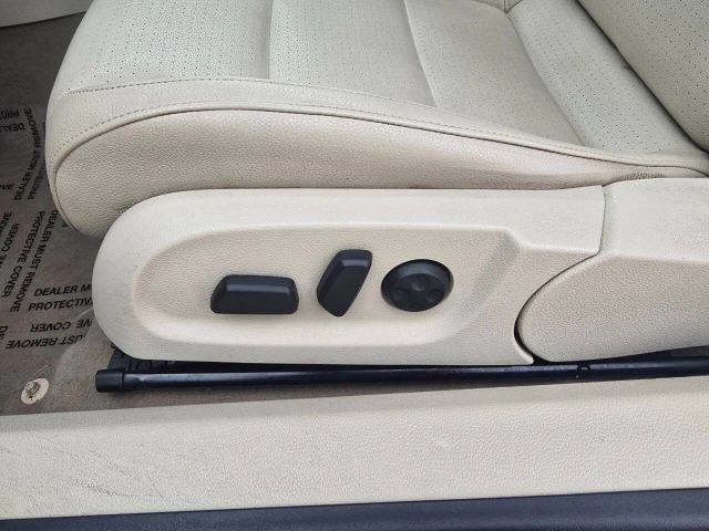2016 Volkswagen Eos - Image 26