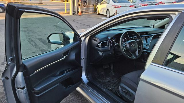 2018 Toyota Camry Hybrid - Image 17