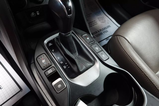2017 Hyundai Santa Fe - Image 9