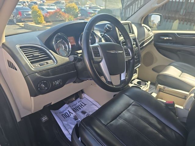 2012 Chrysler Town & Country - Image 11