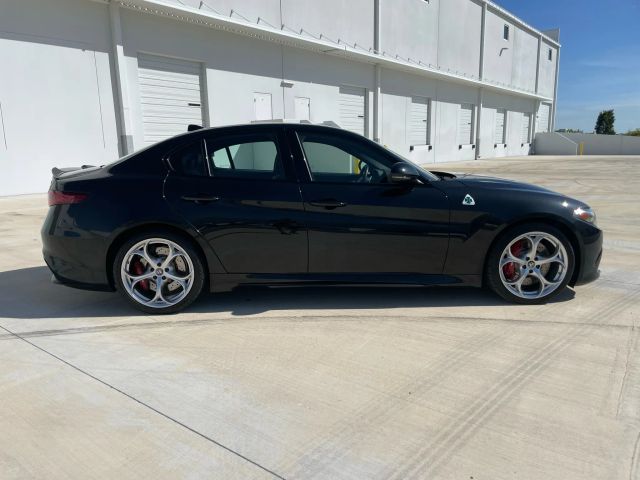 2021 Alfa Romeo Giulia - Image 7