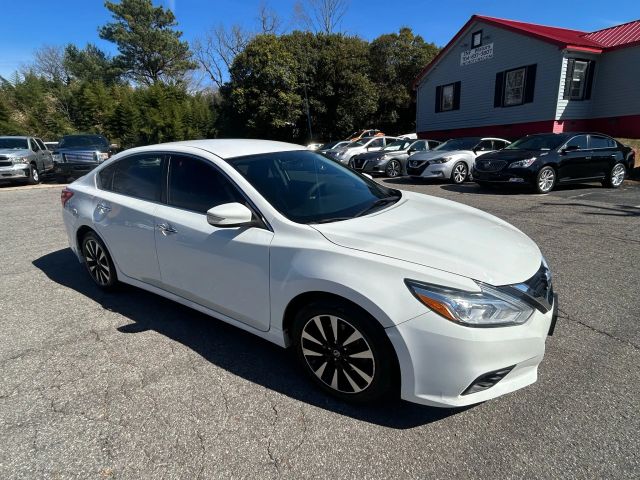 2018 Nissan Altima - Image 14
