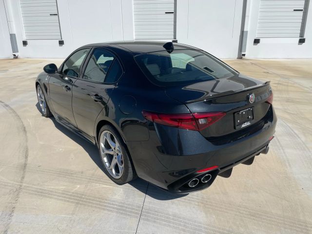 2021 Alfa Romeo Giulia - Image 27
