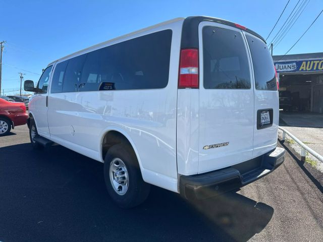2022 Chevrolet Express 3500 Passenger - Image 5