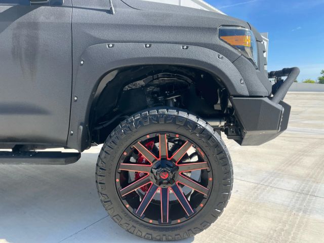 2019 Toyota Tundra Crewmax - Image 9