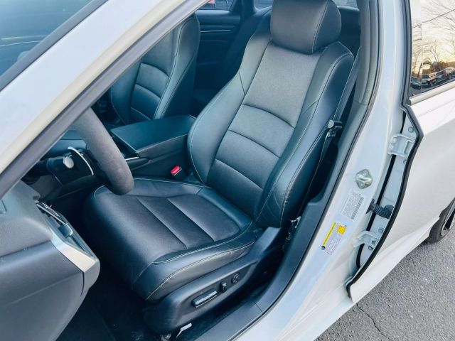 2019 Honda Accord - Image 16