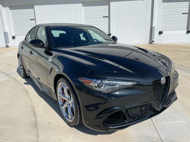 2021 Alfa Romeo Giulia - Image 2