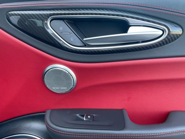 2021 Alfa Romeo Giulia - Image 100