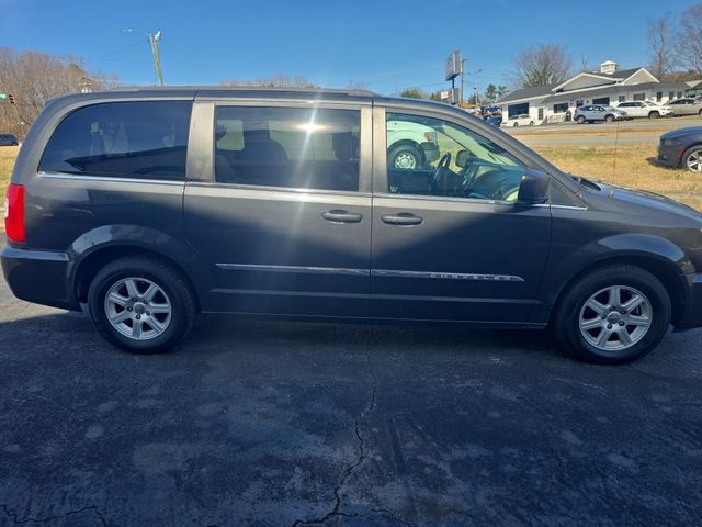 2012 Chrysler Town & Country - Image 4